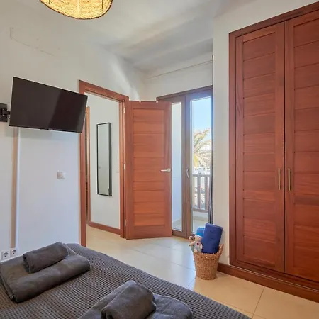 Апартаменты Calero Surfin Shared Pool, 10 Min To Harbour *
